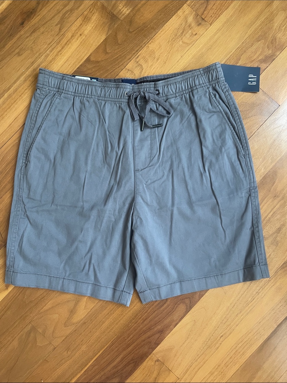 NWT GAP Men's Gray Elastic Waist Drawstring Pull On Shorts- Medium